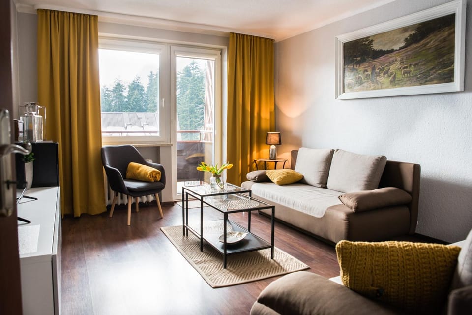 TV and multimedia, Balcony/Terrace, Living room, Seating area, Bedroom, Mountain view, Family