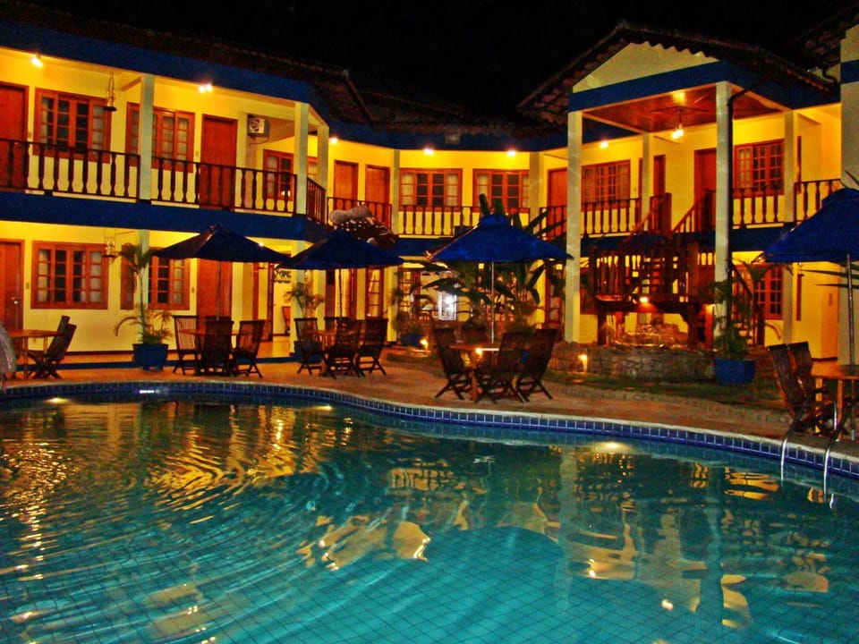 Swimming pool