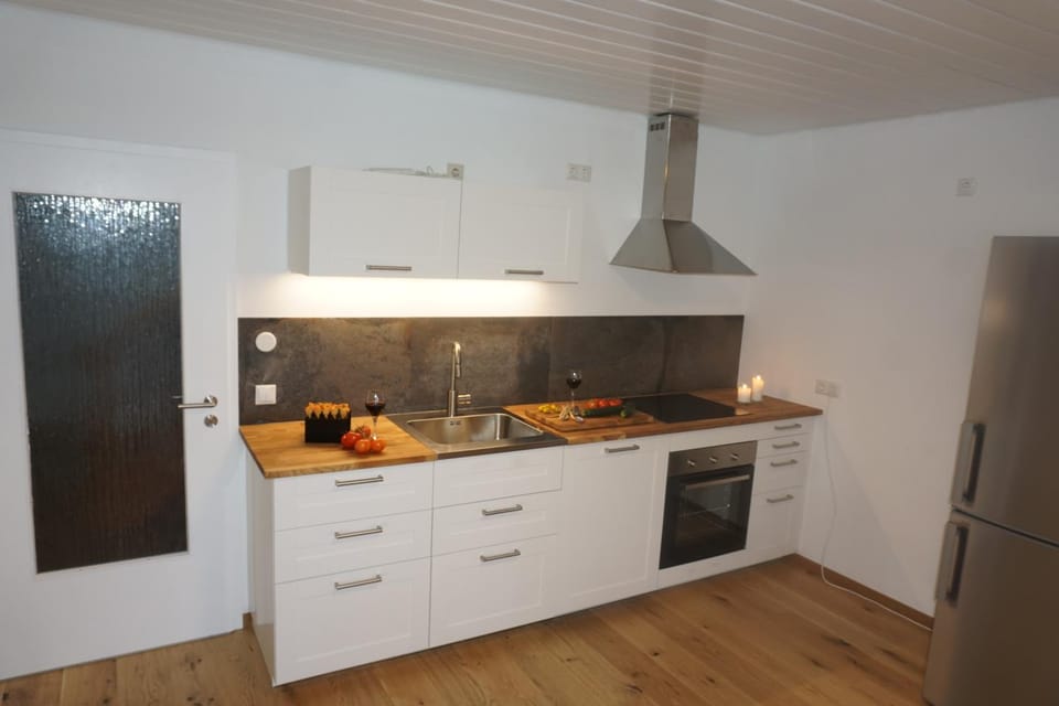 Kitchen or kitchenette, Communal kitchen