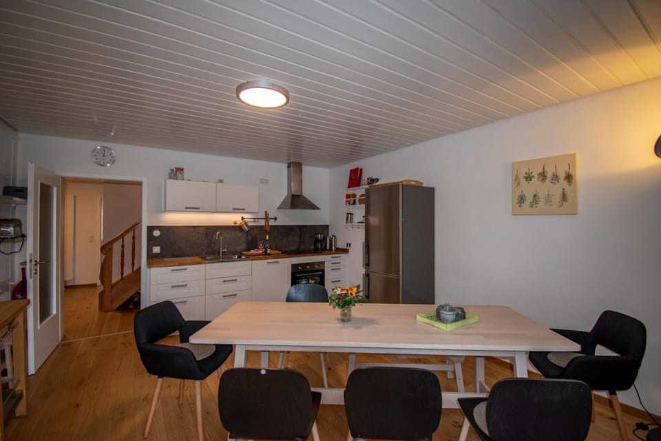 Kitchen or kitchenette, Communal kitchen