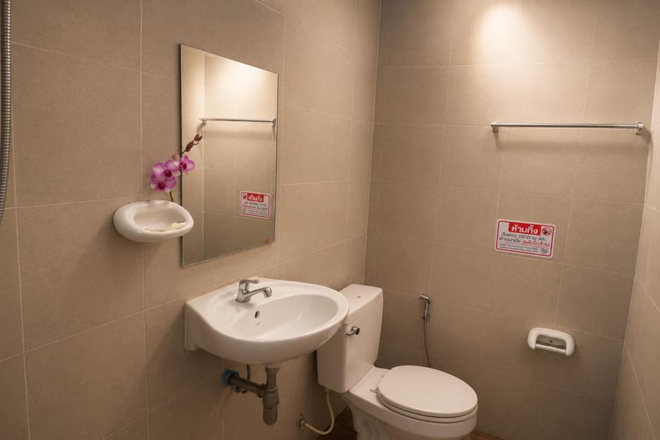 Ruen Aiyara Apartment Bed and Breakfast in Thailand