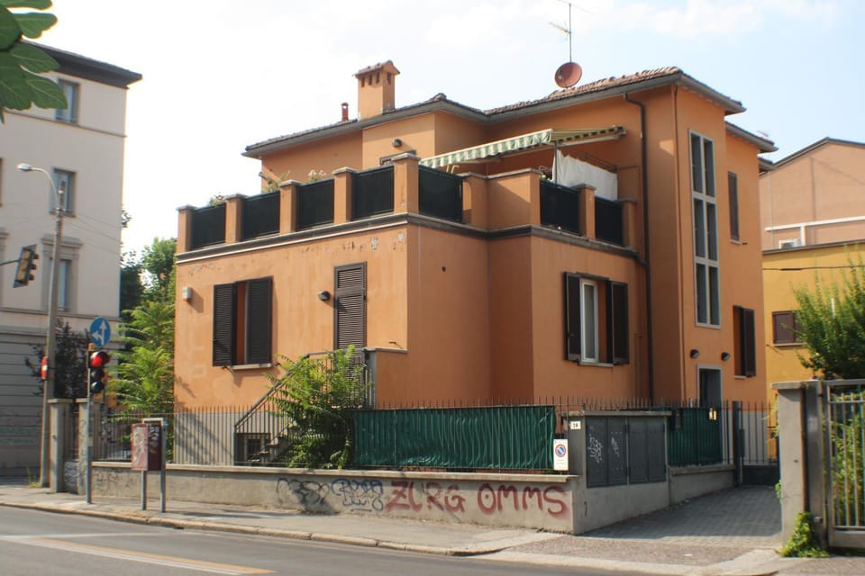 Facade/entrance