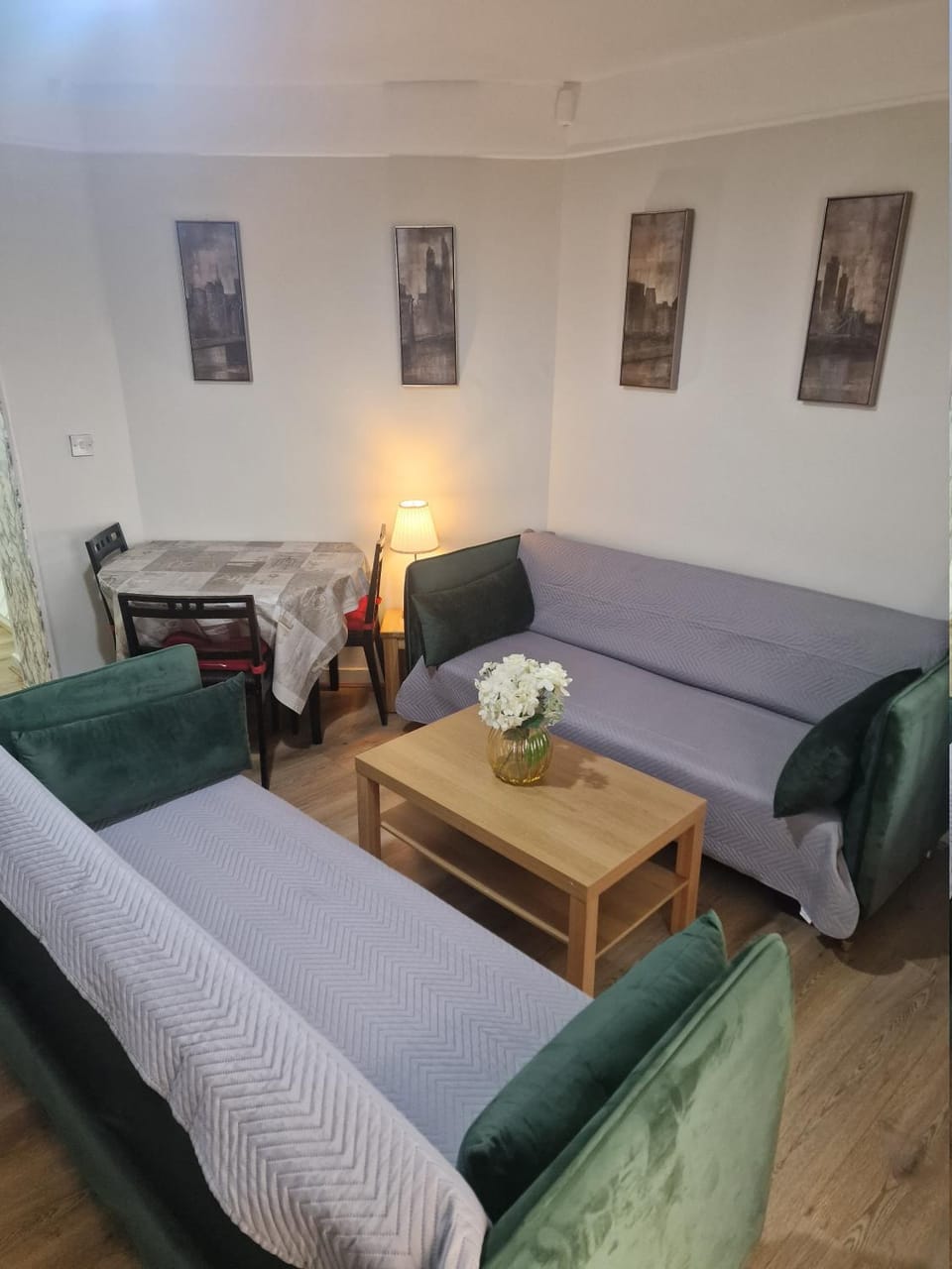 Gloucester Gardens Apartment in City of Westminster