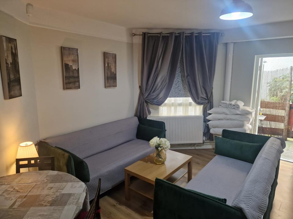 Gloucester Gardens Apartment in City of Westminster