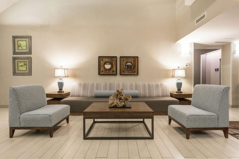 Communal lounge/ TV room, Lobby or reception