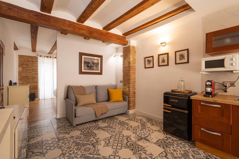Kitchen or kitchenette, Living room, Seating area, Dining area