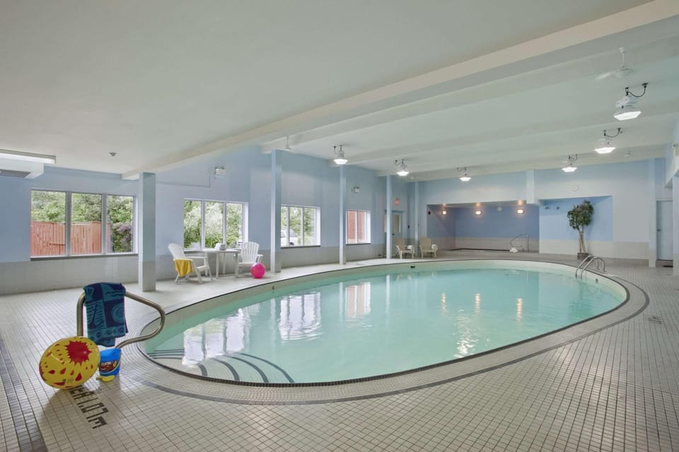 On site, Pool view, Swimming pool, Swimming pool