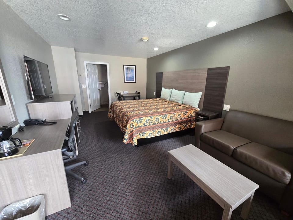 Bed, TV and multimedia, Photo of the whole room, Seating area