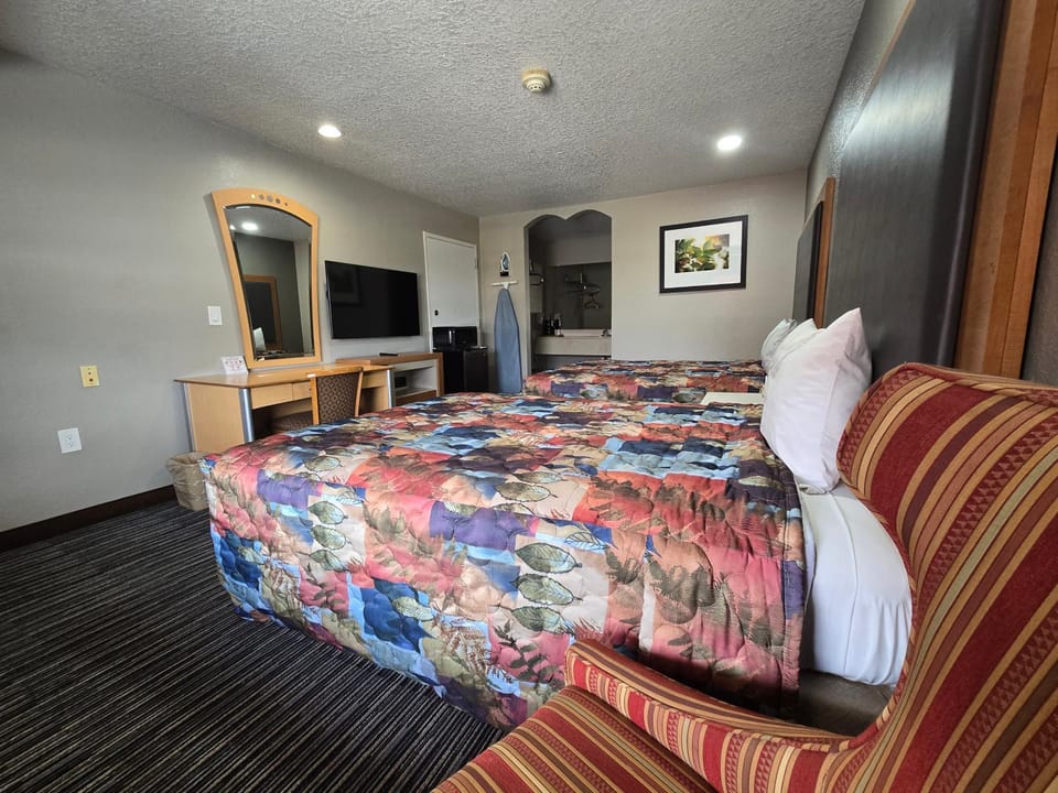 Bed, TV and multimedia, Photo of the whole room