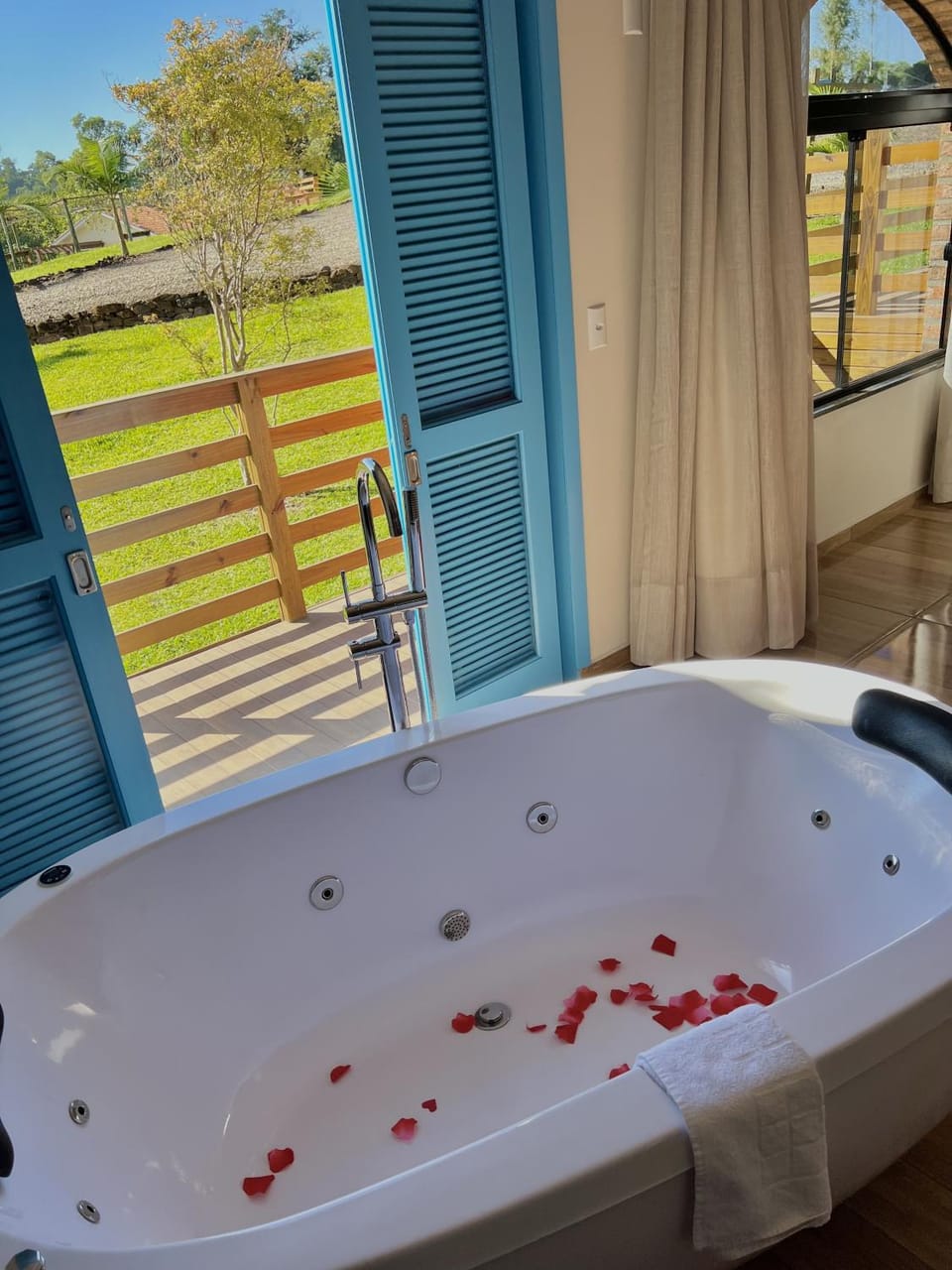 Hot Tub, Bath