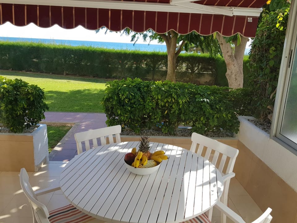 First Line Seaside Apartment in Maspalomas
