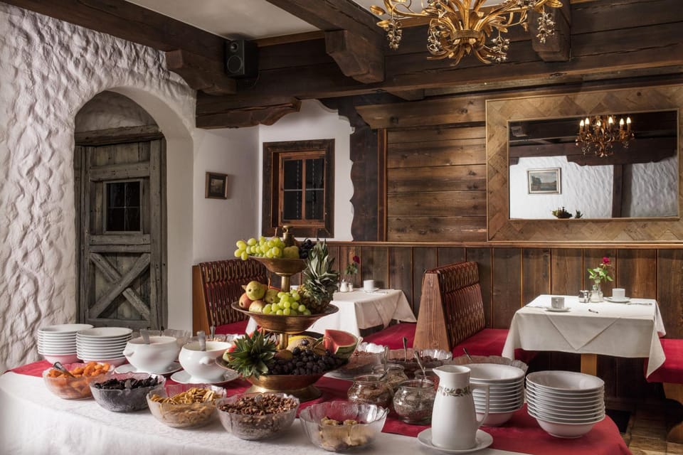 Restaurant/places to eat, Breakfast, Buffet breakfast