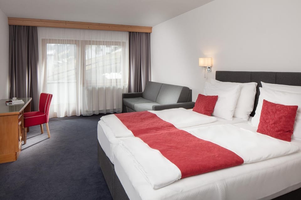 Bed, TV and multimedia, Balcony/Terrace, Living room, Photo of the whole room, Seating area, Bedroom