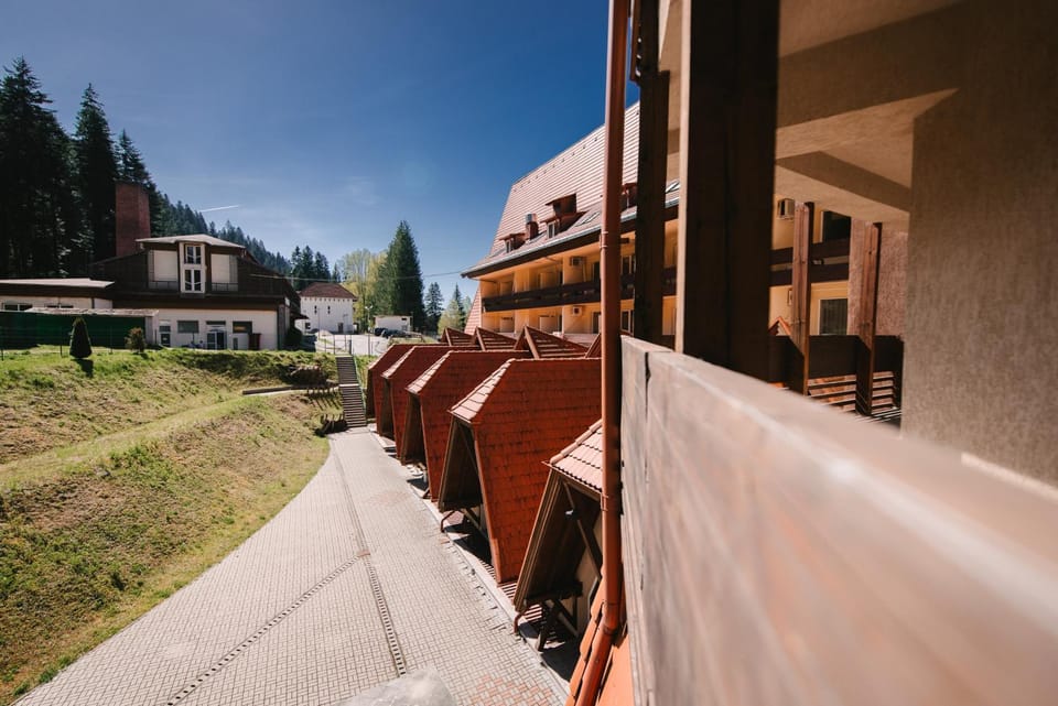 Property building, Garden, Balcony/Terrace