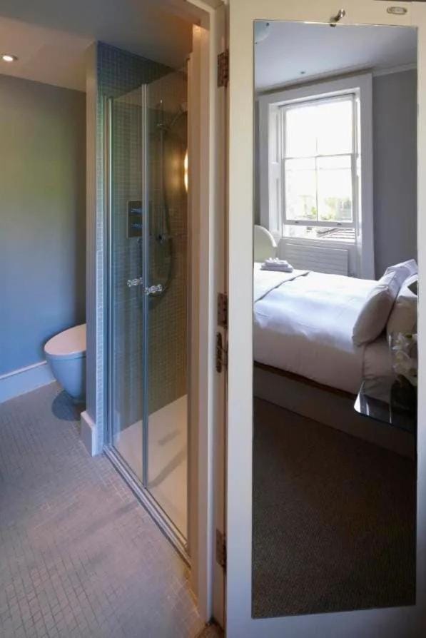 Shower, Bed