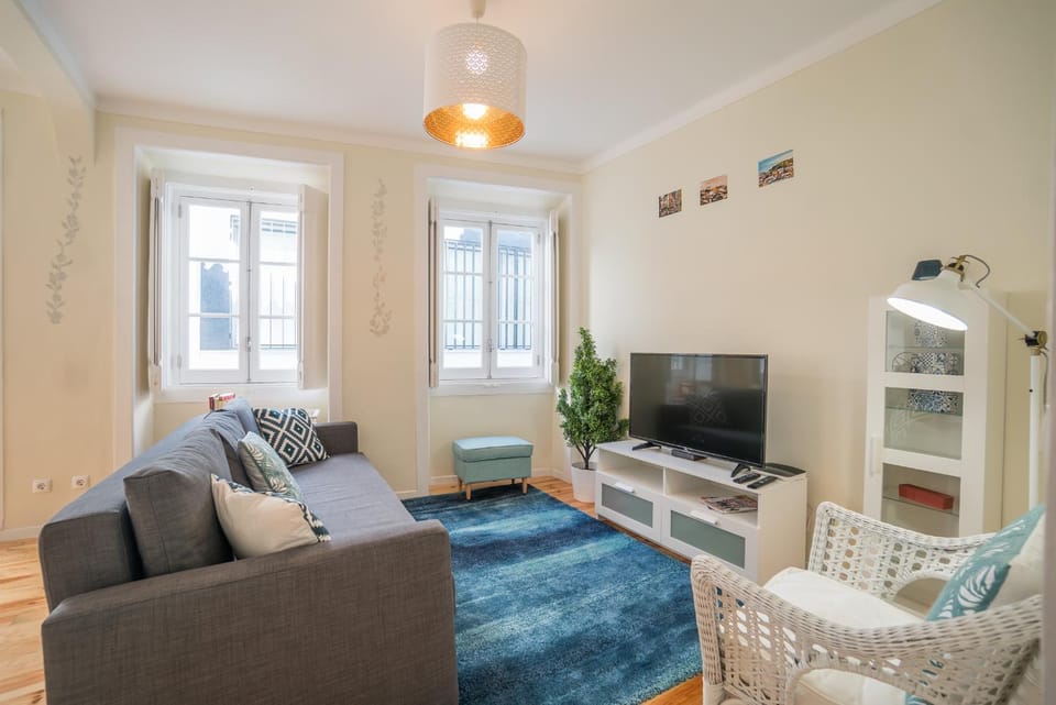 TV and multimedia, Living room, Decorative detail, Seating area
