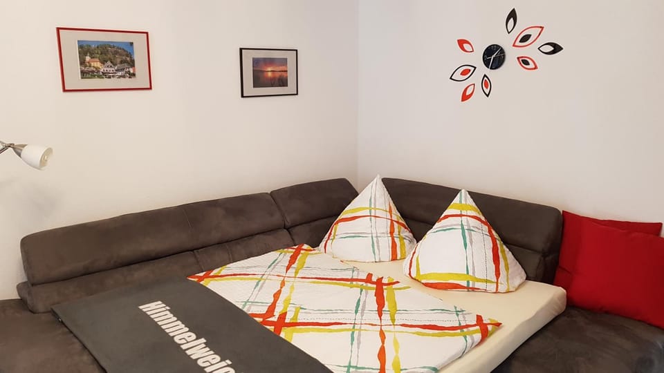 Bed, Living room