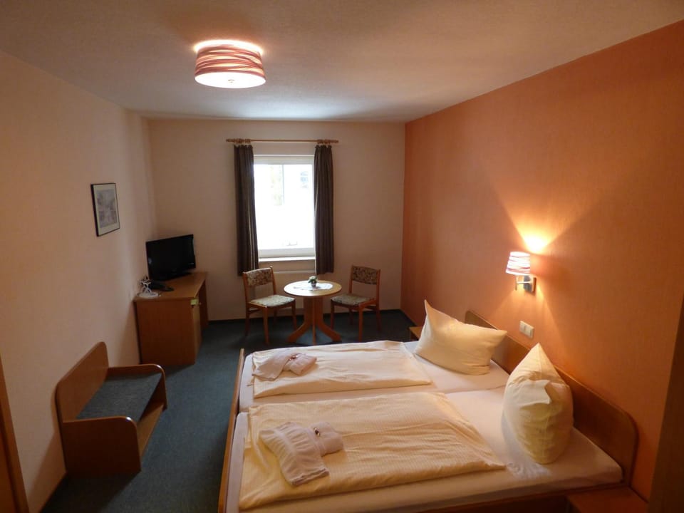 Photo of the whole room, Decorative detail