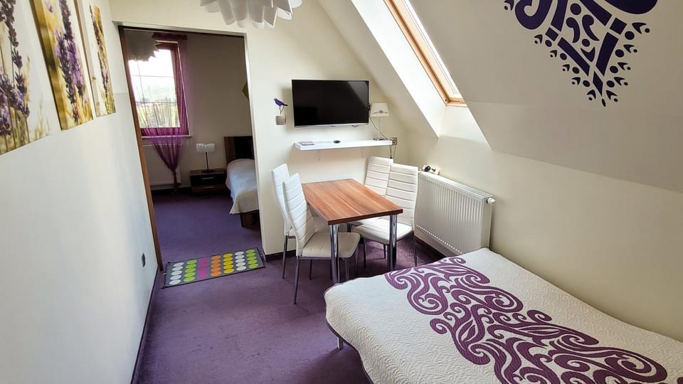 Communal lounge/ TV room, Bed, TV and multimedia, Photo of the whole room, Bedroom, hair dresser