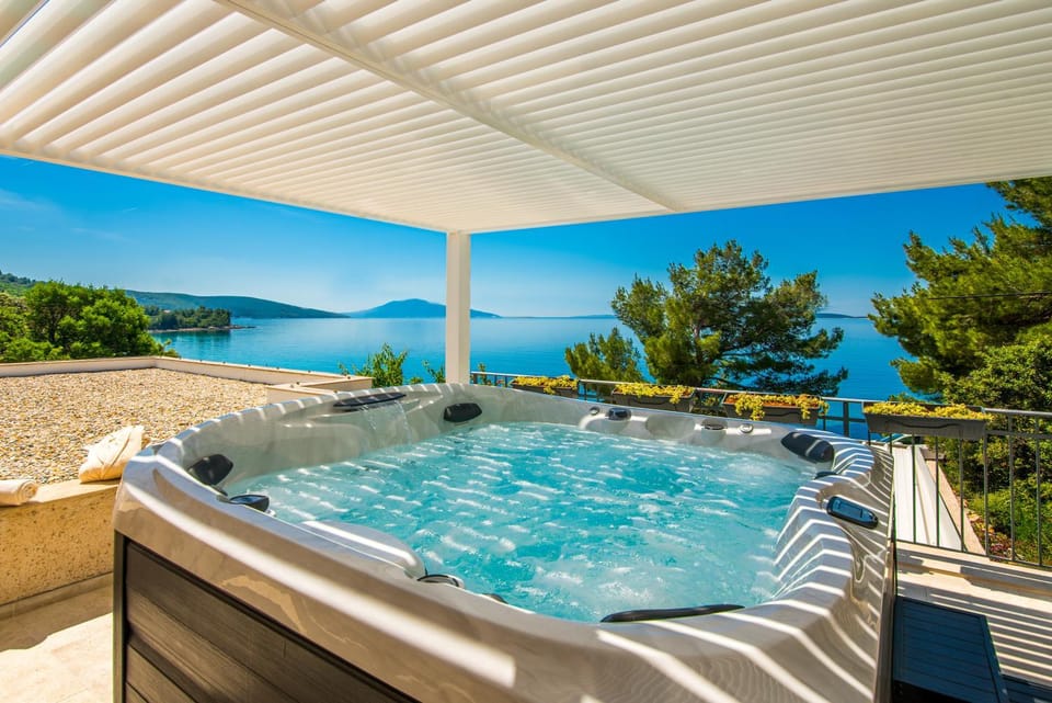 Hot Tub, Spa and wellness centre/facilities, Garden view, Sea view, Sunrise
