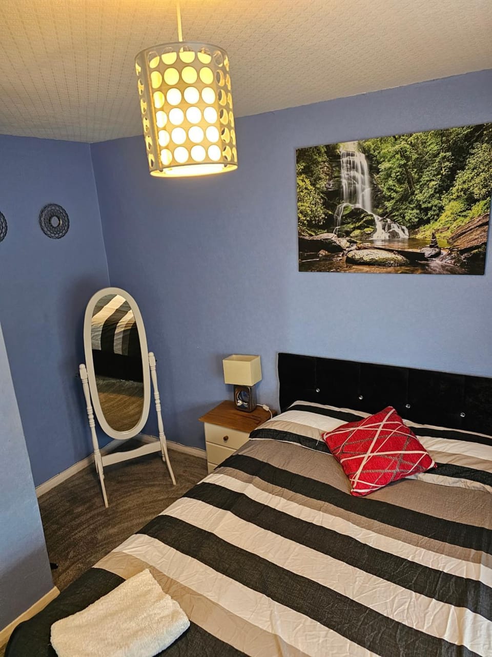 Bed, Photo of the whole room, Bedroom