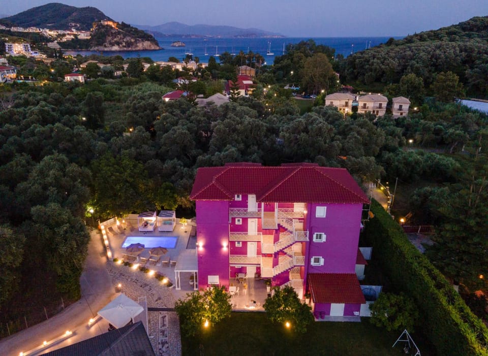 Bird's eye view, Location