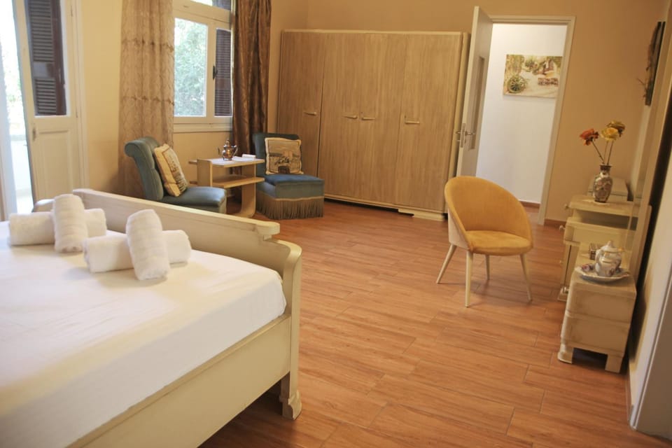 Bed, Photo of the whole room, Seating area, Bedroom, hair dresser, towels, wardrobe