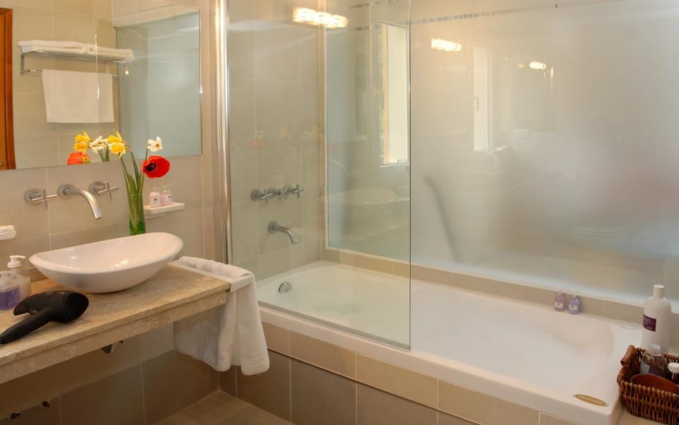 Bathroom, Bath
