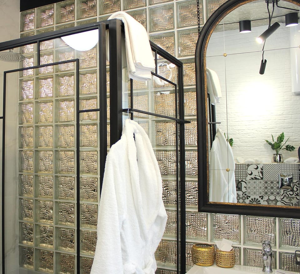 Shower, Bathroom, Decorative detail, towels