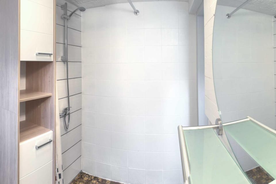 Bathroom, Photo of the whole room
