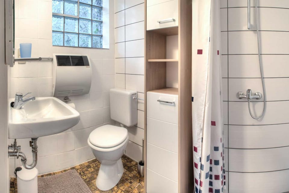 Bathroom, Photo of the whole room
