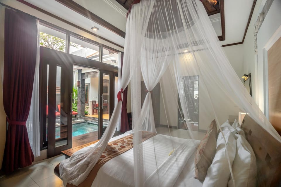 Shower, Bed, Bathroom, Bedroom, bunk bed