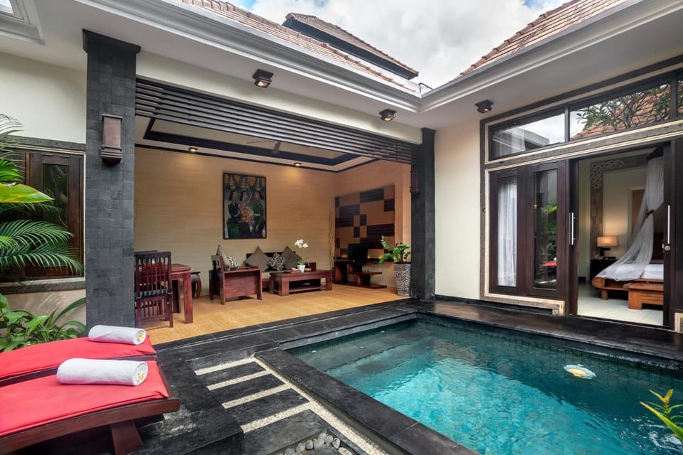 TV and multimedia, Kitchen or kitchenette, Living room, Garden view, Pool view, Swimming pool