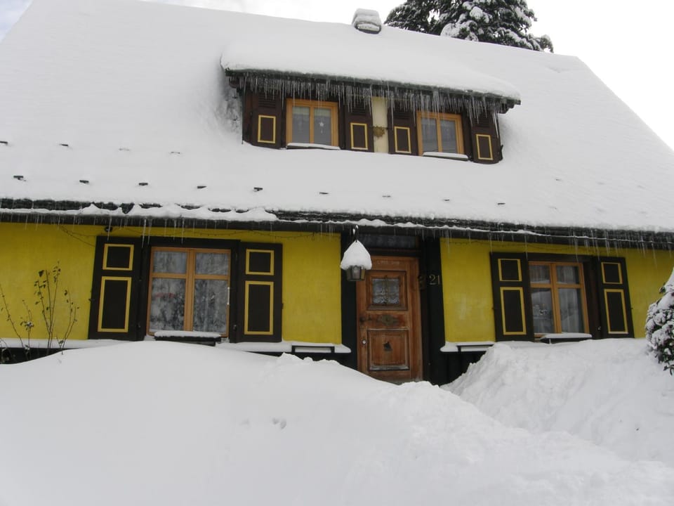 Property building, Facade/entrance, Winter