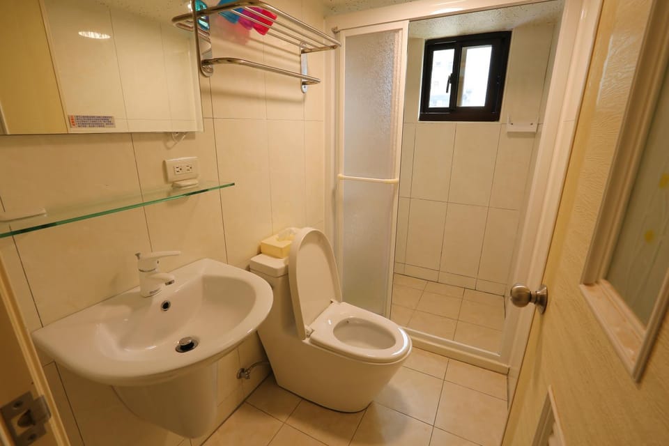 Shower, Toilet, Bathroom