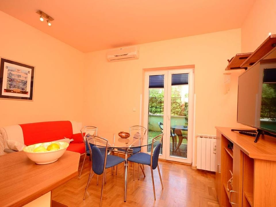TV and multimedia, Seating area