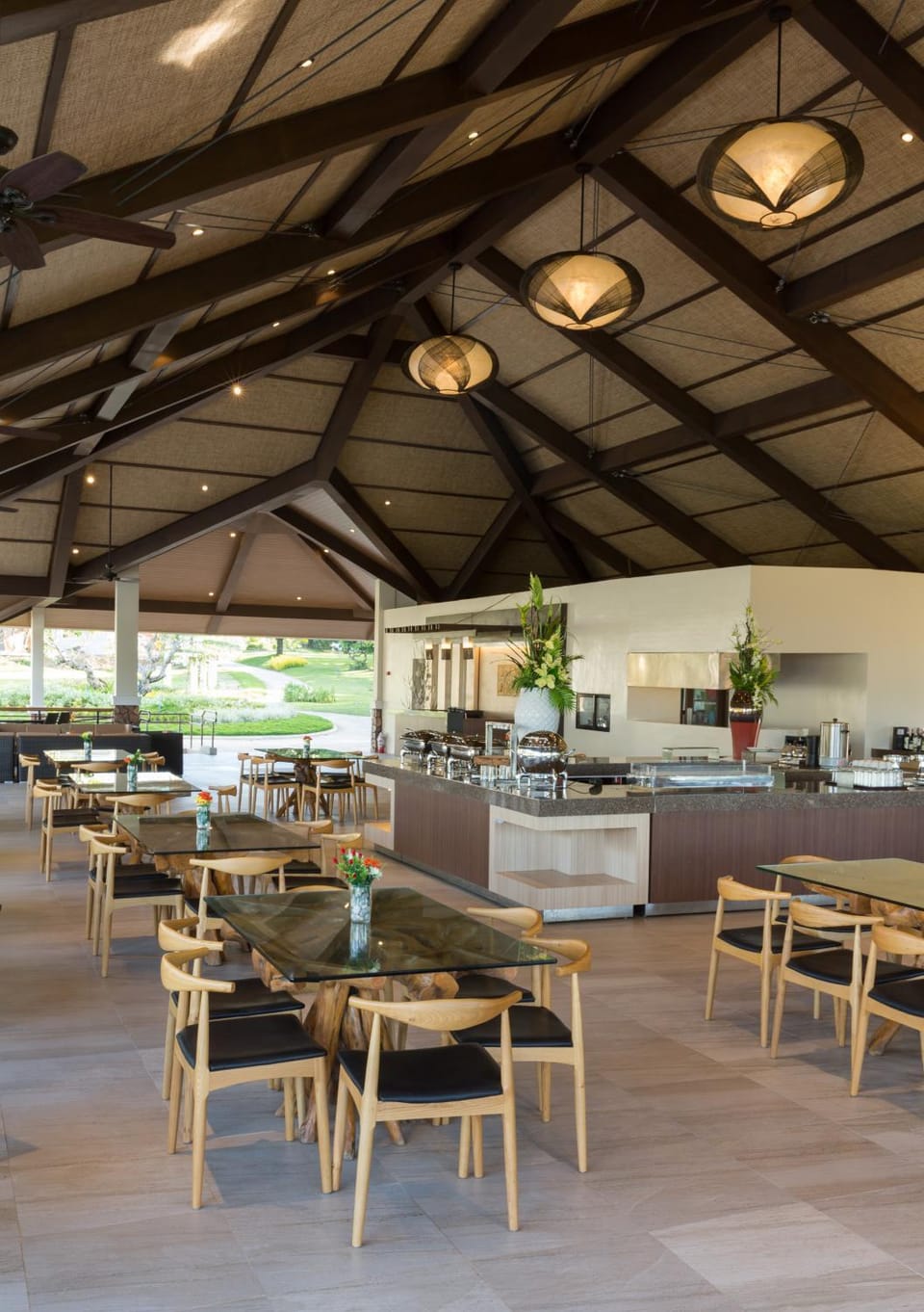 Restaurant/places to eat, Food and drinks, Banquet/Function facilities, Area and facilities