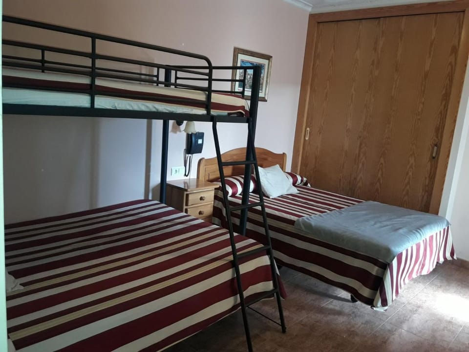 Bed, Bedroom, bunk bed