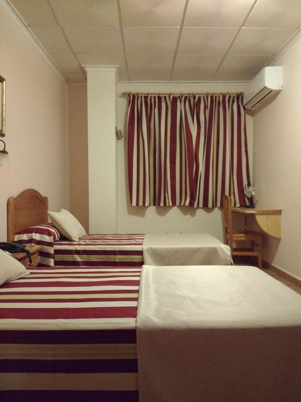 Photo of the whole room, air conditioner