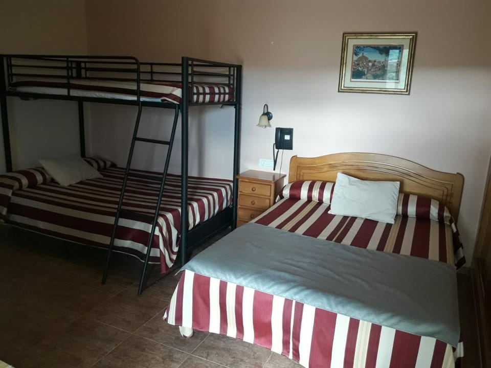 Bedroom, bunk bed