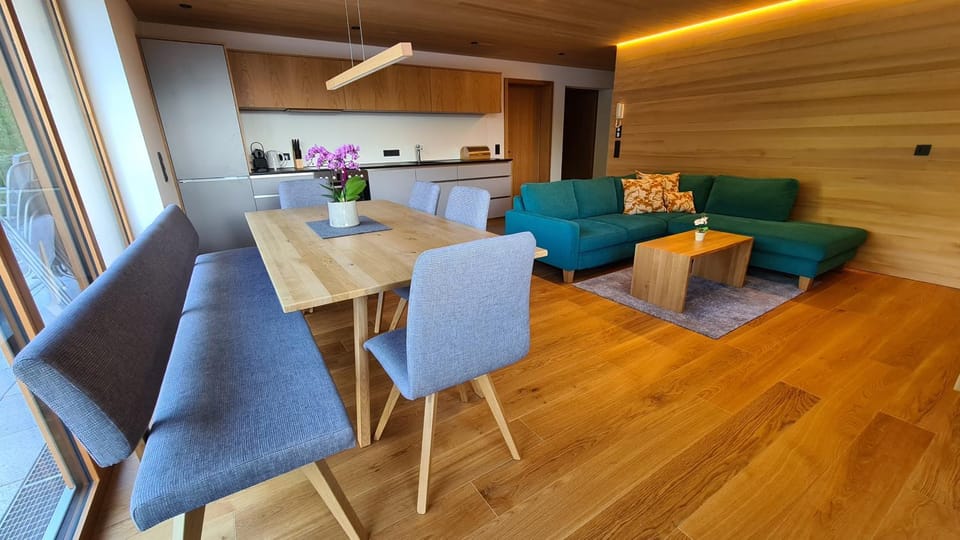Living room, Seating area, Dining area