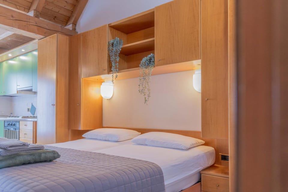 Bed, Bedroom, wardrobe
