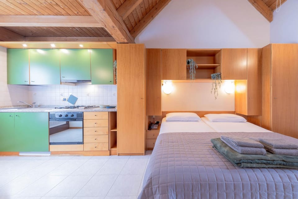 Bed, Balcony/Terrace, Kitchen or kitchenette, Photo of the whole room, internet, oven, air conditioner