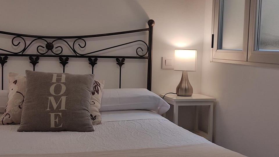 Hostal Bruña Paseo del Prado Bed and Breakfast in Centro