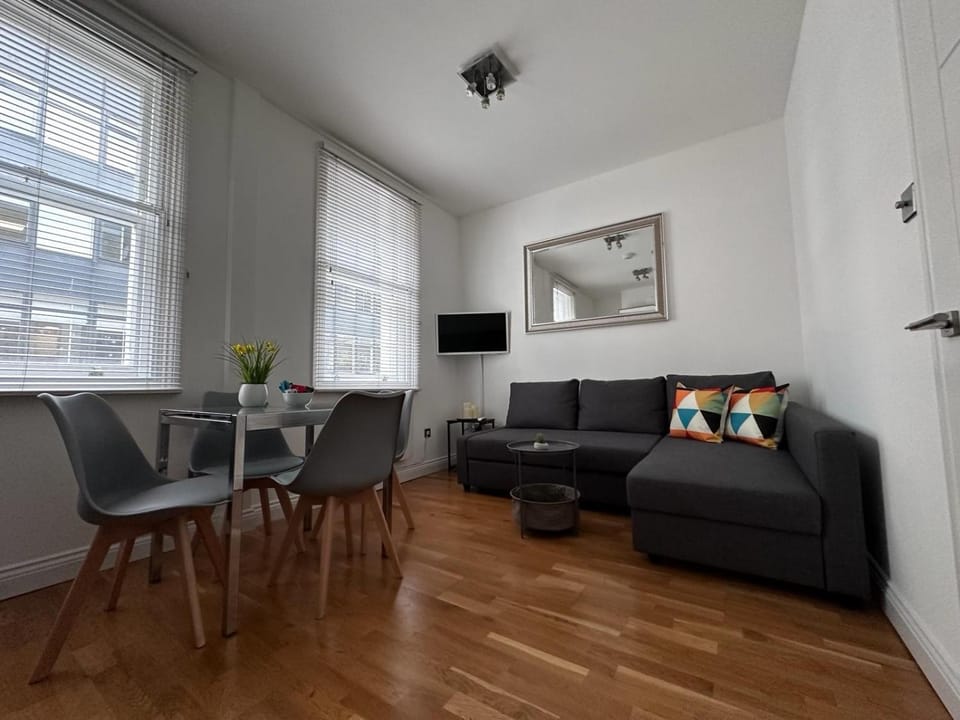 Apt 2, Soho Apartments 1st floor by Indigo Flats Apartment in City of Westminster