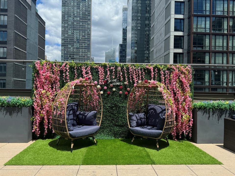 Spring, Seating area