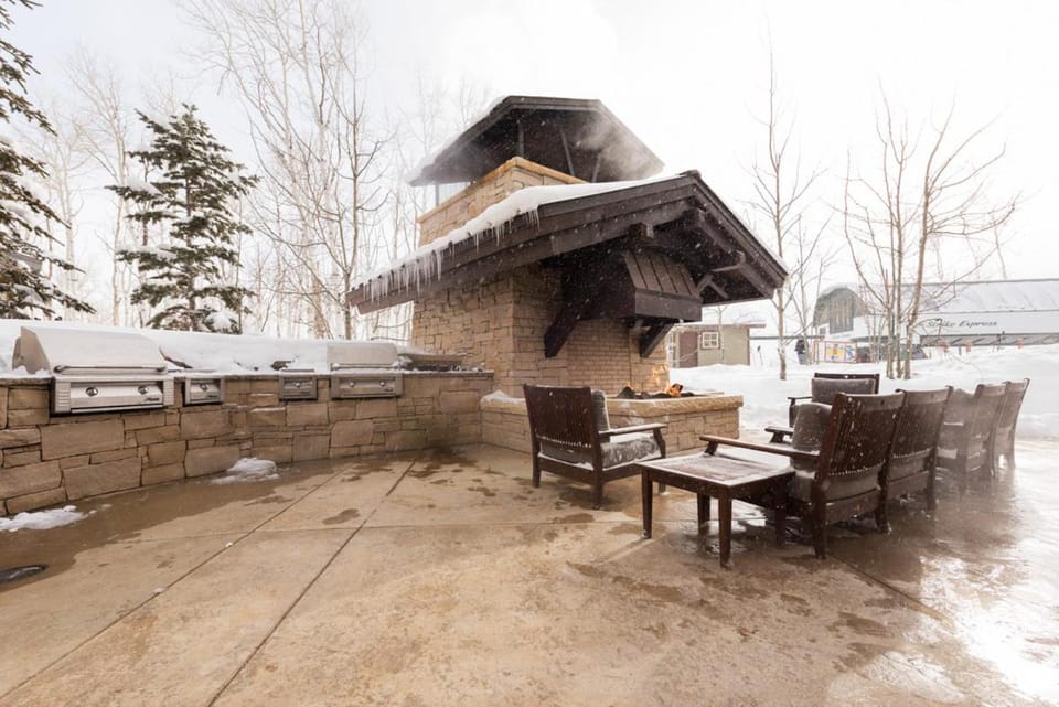 Silver Strike Lodge #403 - 2 Bed Den House in Park City