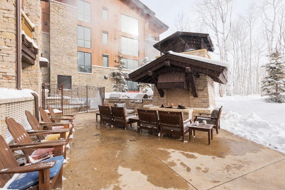 Silver Strike Lodge #403 - 2 Bed Den House in Park City