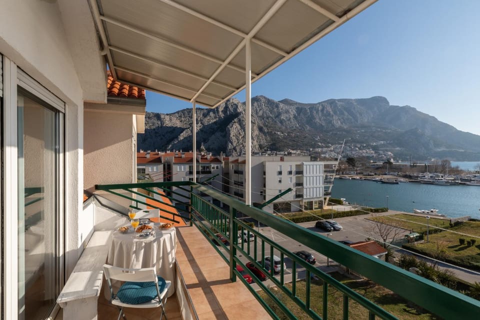 Balcony/Terrace, Mountain view