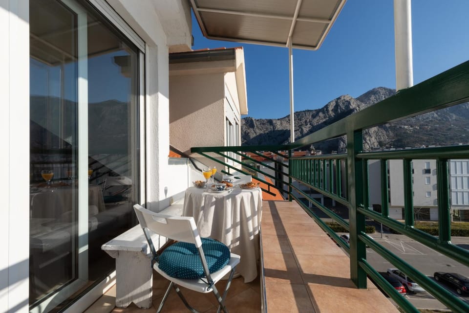 Balcony/Terrace, Mountain view